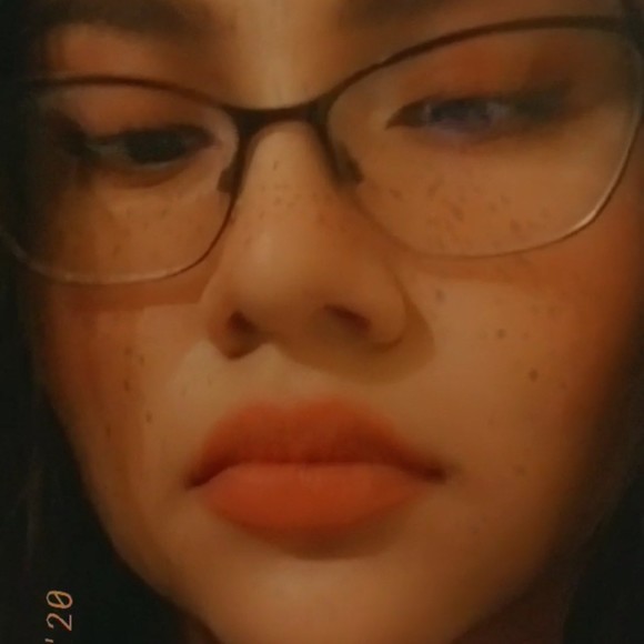 Meet your Posher, Liz - Picture 1 of 1